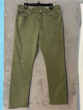 crown & ivy Men's Slim Straight Olive Jeans